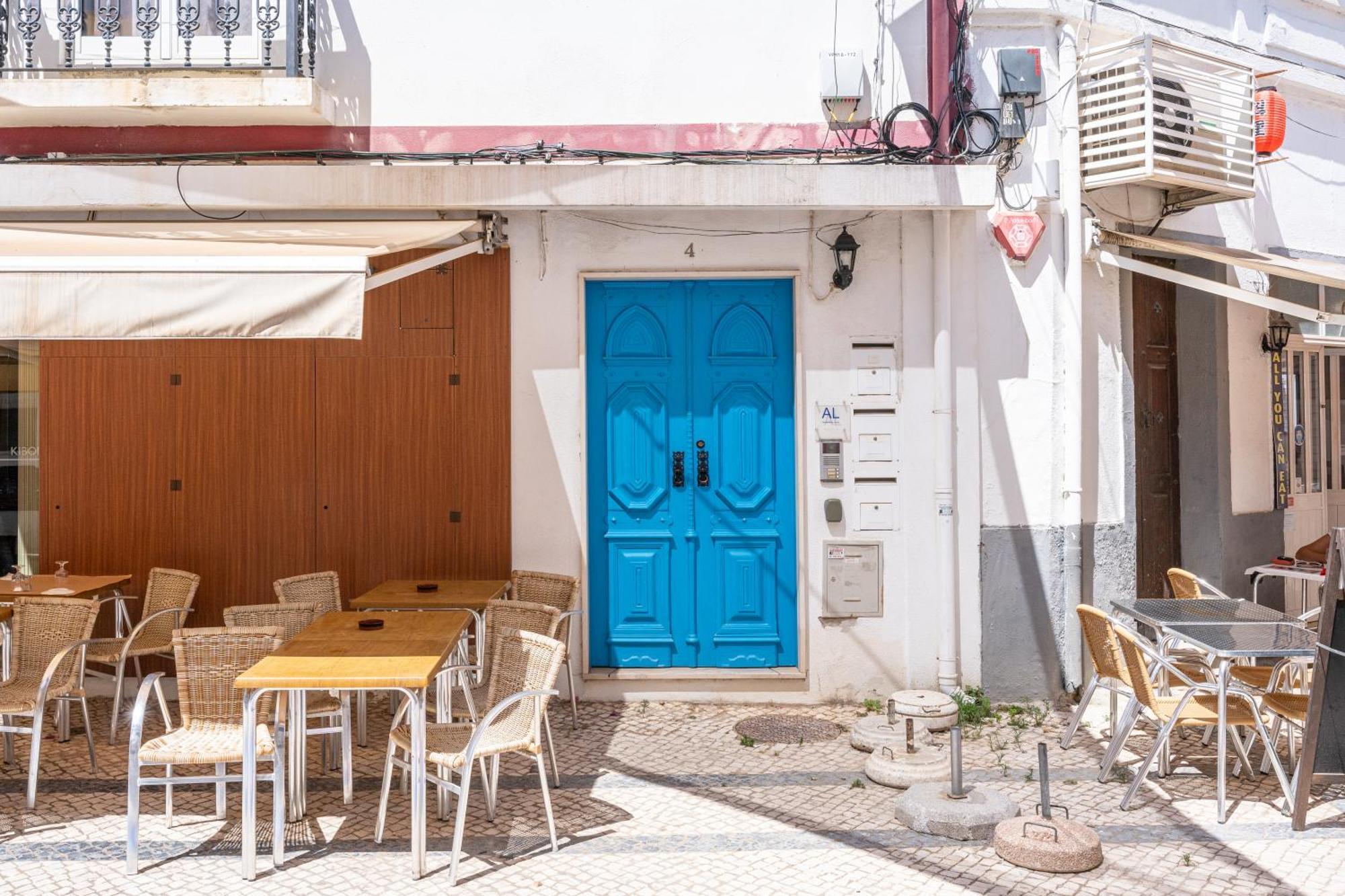By Blue Door Apartment *