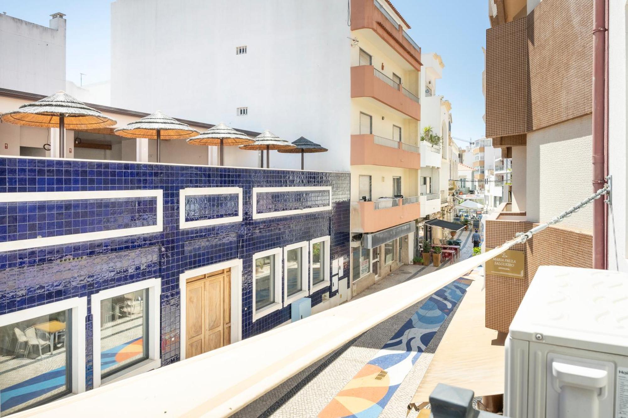 Apartment By Blue Door *